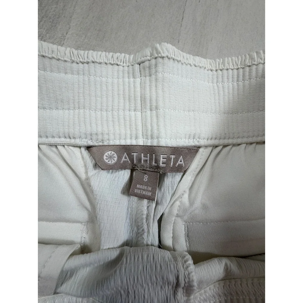 Athleta White Textured Active Running Shorts Women Size 8 Front Zip Pocket